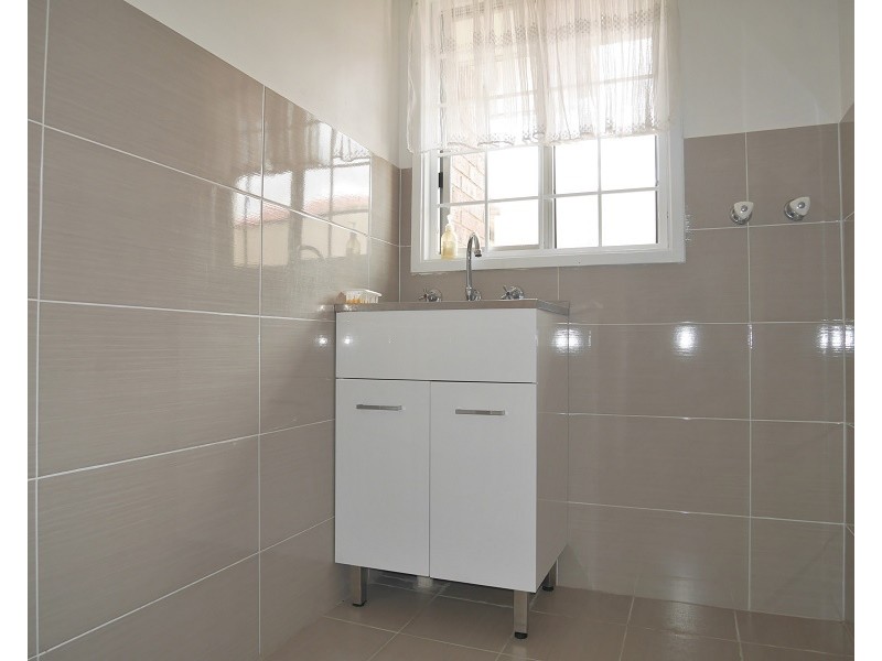 17 Broadmeadows Street, St Johns Park NSW 2176