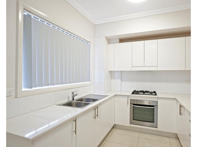 2/2 Kurrajong Road, Casula NSW 2170