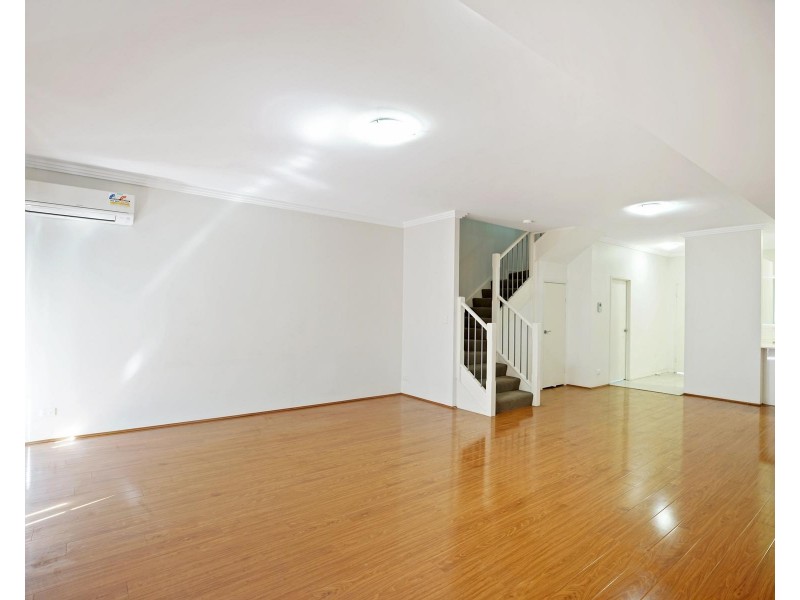 2/2 Kurrajong Road, Casula NSW 2170