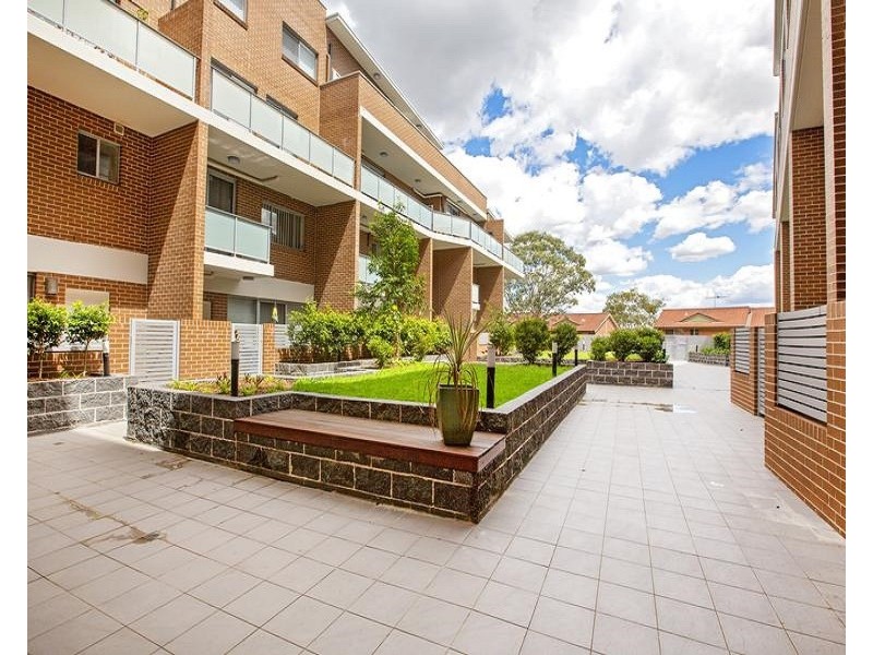 2/2 Kurrajong Road, Casula NSW 2170