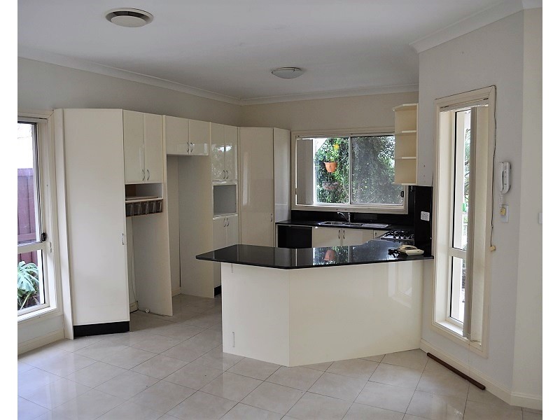 33 Leopold Place, Cecil Hills NSW 2171