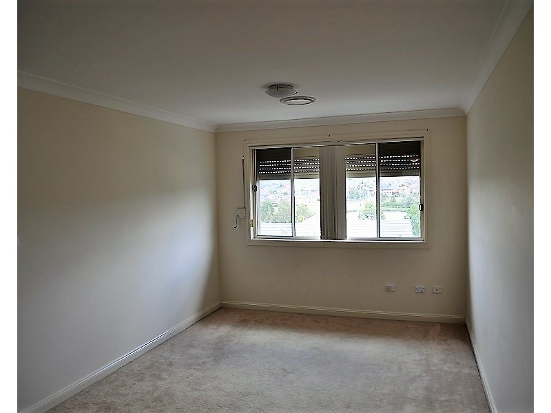 33 Leopold Place, Cecil Hills NSW 2171