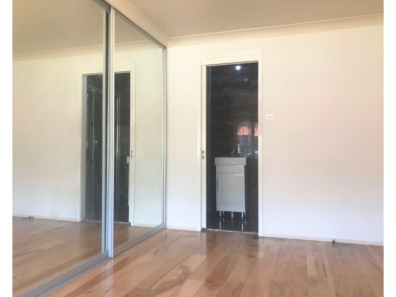 26 Lyrebird Crescent, Green Valley NSW 2168