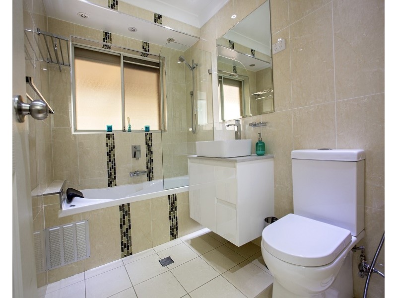 2/4 William Street, Lurnea NSW 2170