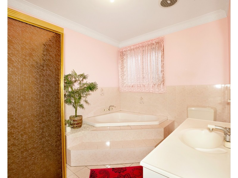 Edensor Park NSW 2176