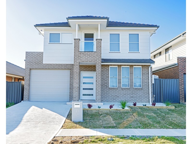 33 Sawsedge Avenue, Denham Court NSW 2565