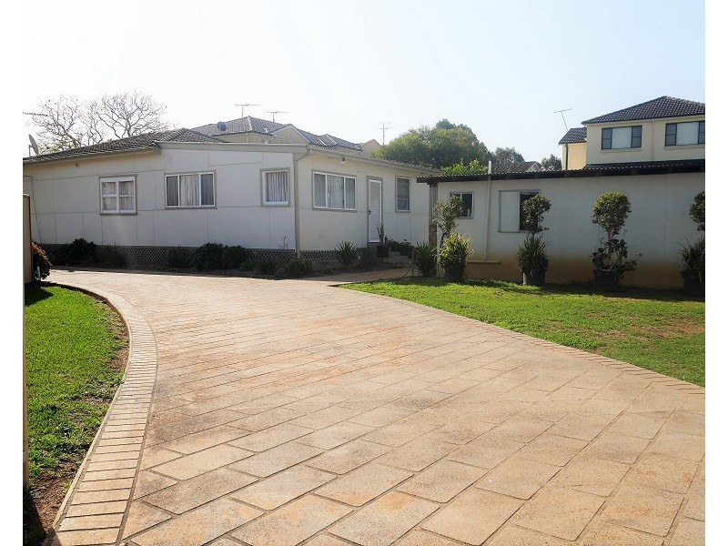 3 Wood Close, Green Valley NSW 2168