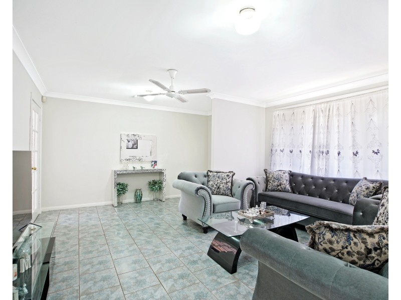 1A Whitsunday Circuit, Green Valley NSW 2168