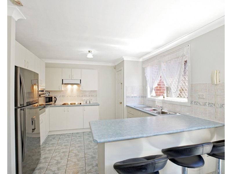 1A Whitsunday Circuit, Green Valley NSW 2168