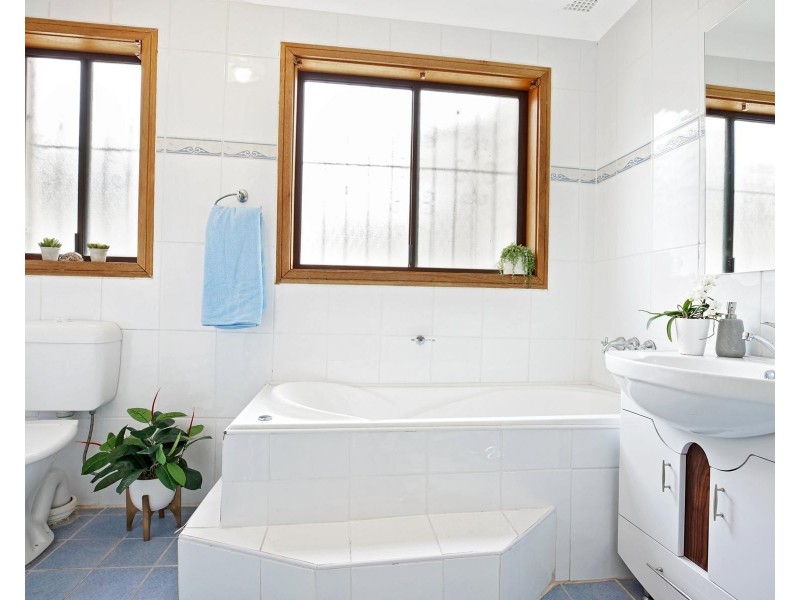 11 Simon Avenue, Bonnyrigg NSW 2177