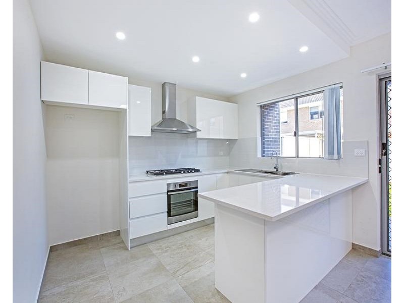 8/20 Old Glenfield Road, Casula NSW 2170