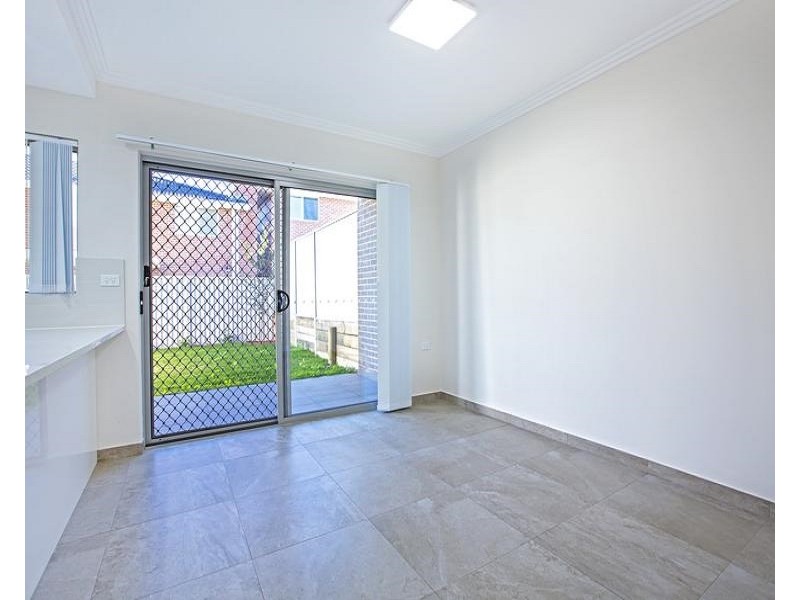 8/20 Old Glenfield Road, Casula NSW 2170