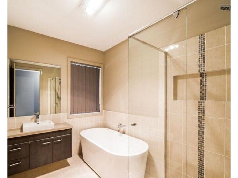 19 Buckingham Loop, Oran Park NSW 2570