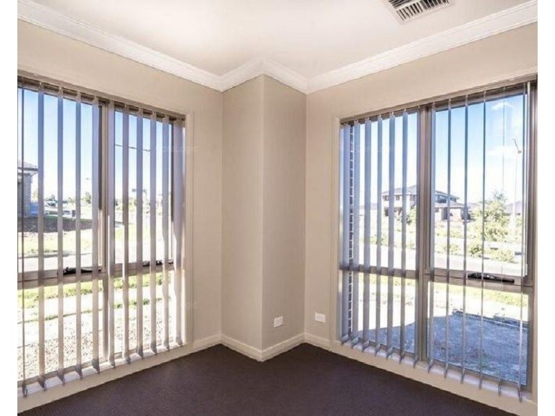 19 Buckingham Loop, Oran Park NSW 2570