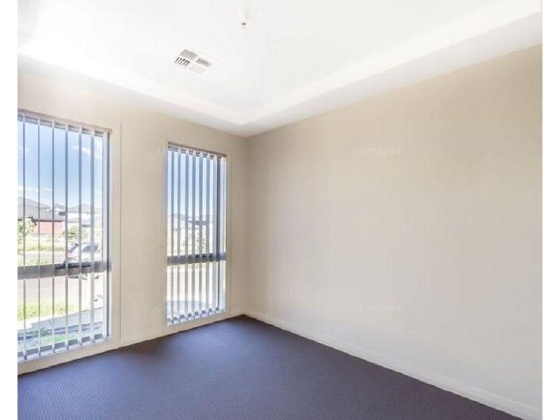 19 Buckingham Loop, Oran Park NSW 2570