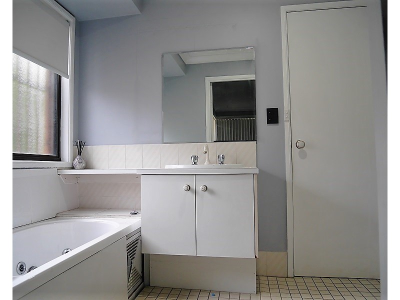 27 Natalie Crescent, Fairfield West NSW 2165