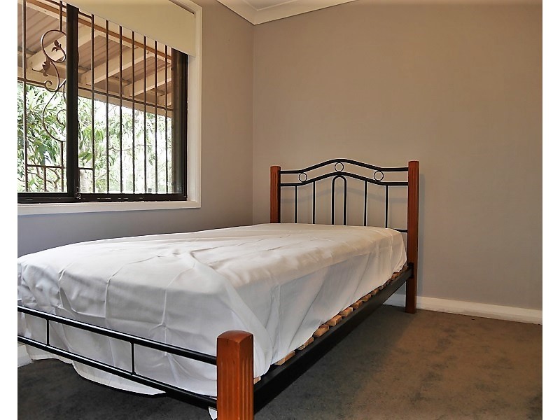 27 Natalie Crescent, Fairfield West NSW 2165