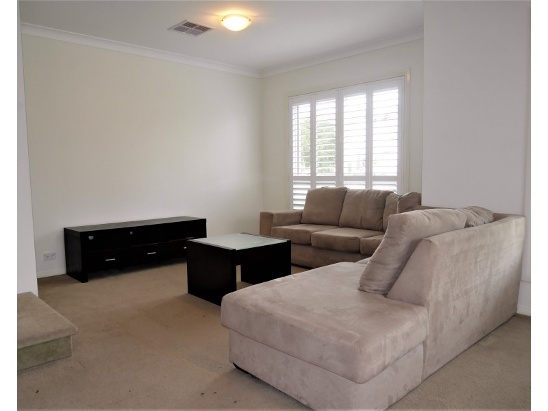 10 Truscott Avenue, Middleton Grange NSW 2171