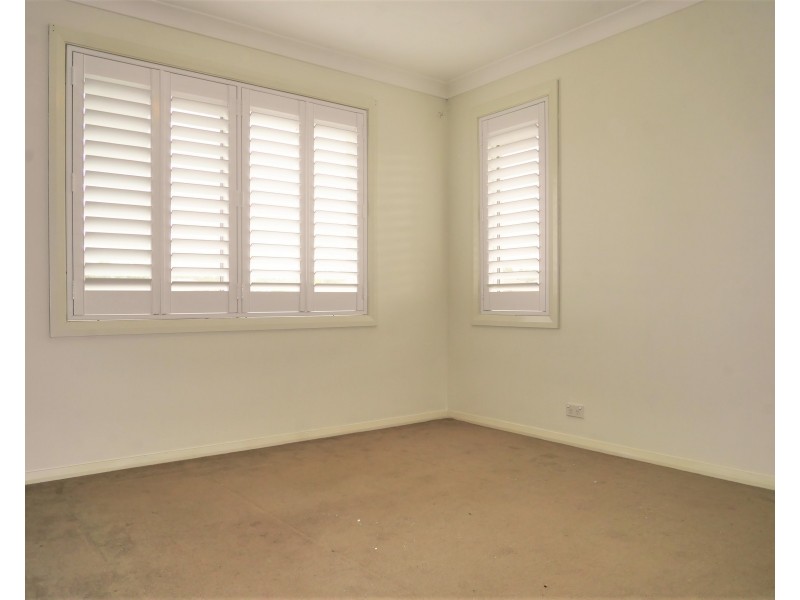 10 Truscott Avenue, Middleton Grange NSW 2171