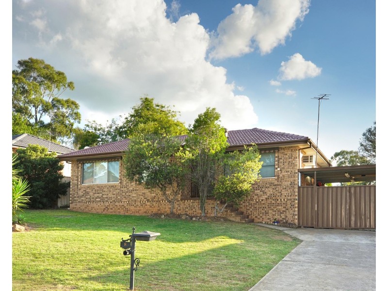 8 Anthony Drive, Rosemeadow NSW 2560