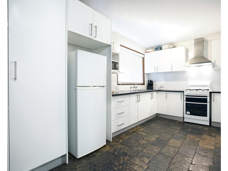 8 Anthony Drive, Rosemeadow NSW 2560