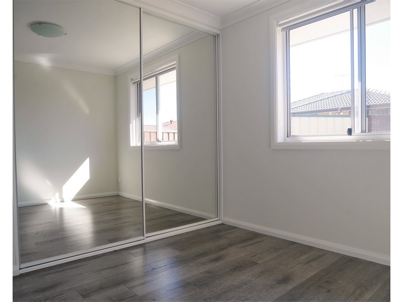 11a Enfield Close, St Johns Park NSW 2176