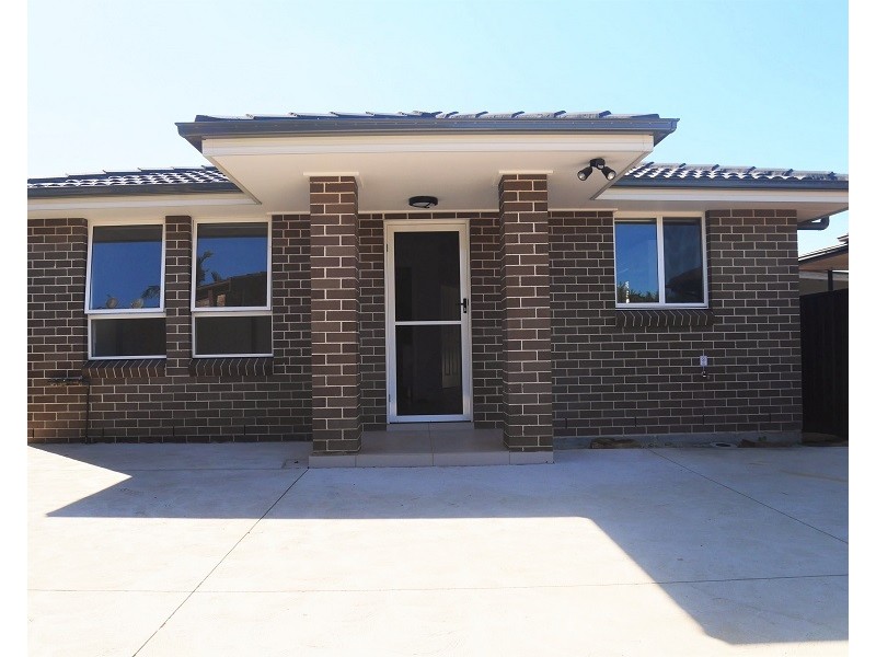 11a Enfield Close, St Johns Park NSW 2176