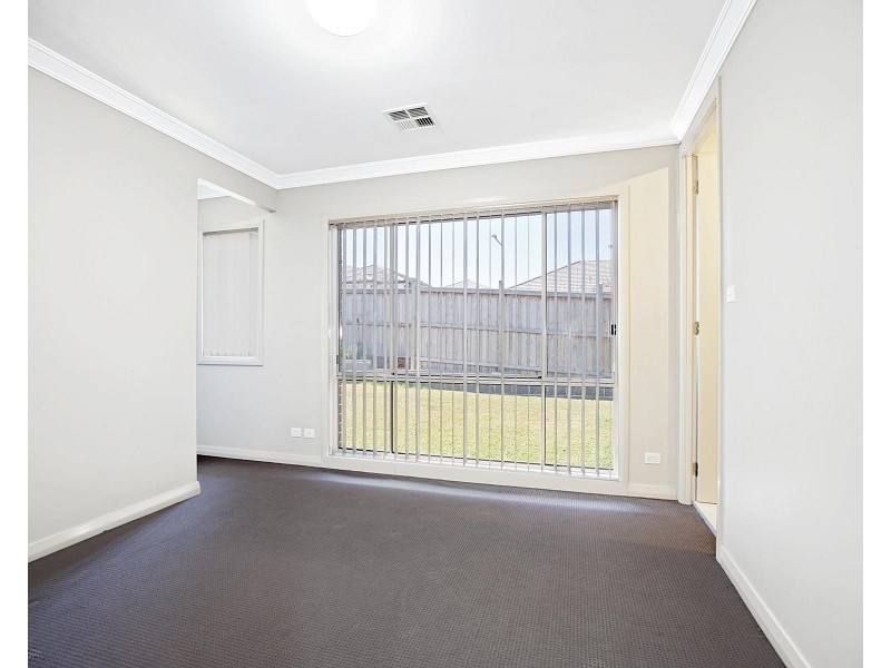 19 Buckingham Loop, Oran Park NSW 2570