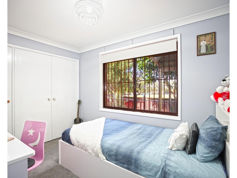 27 Natalie Crescent, Fairfield West NSW 2165