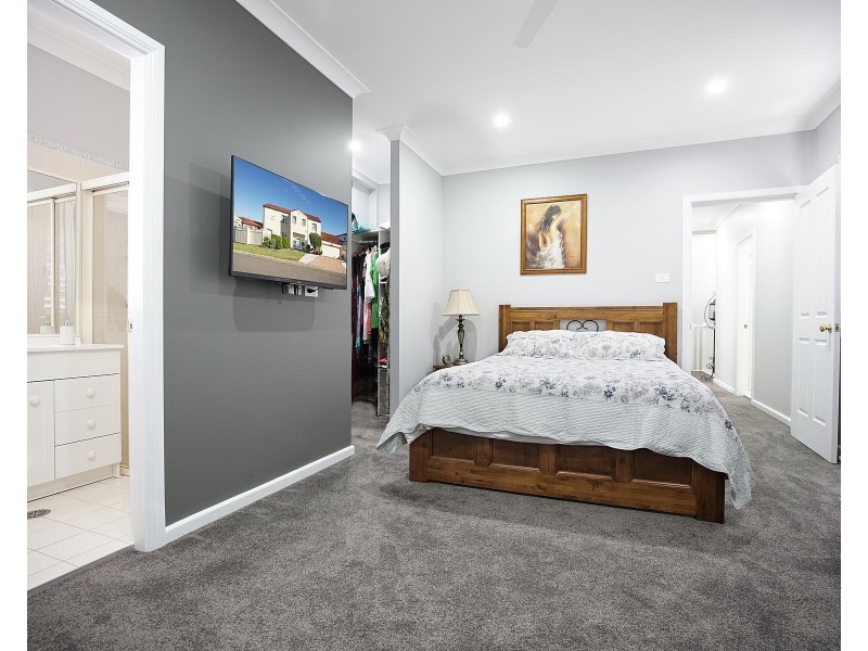 4 Badger Place, Green Valley NSW 2168