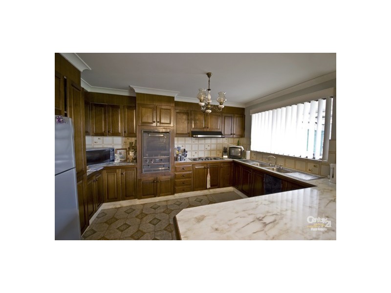 5 Kew Place, St Johns Park NSW 2176