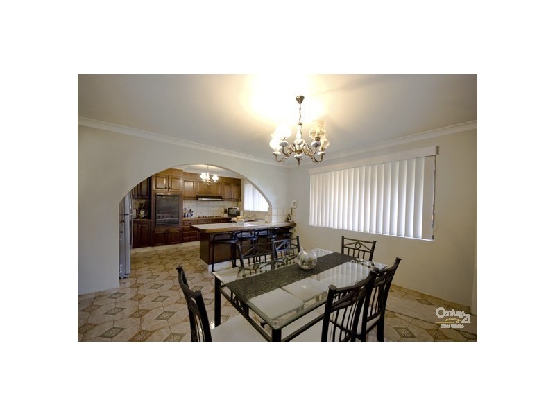 5 Kew Place, St Johns Park NSW 2176