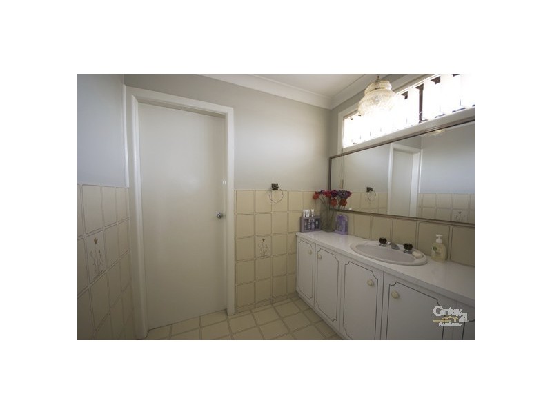 5 Kew Place, St Johns Park NSW 2176