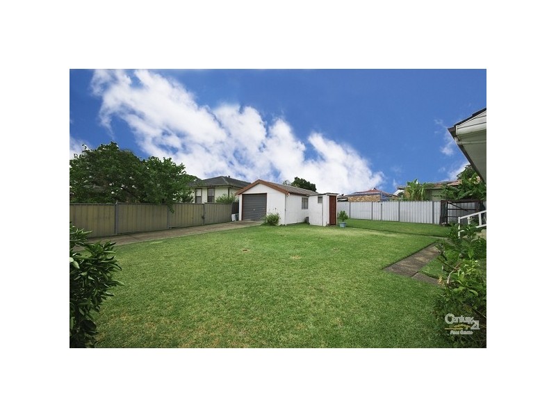 33 Welwyn Road, Canley Heights NSW 2166