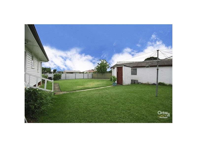 33 Welwyn Road, Canley Heights NSW 2166