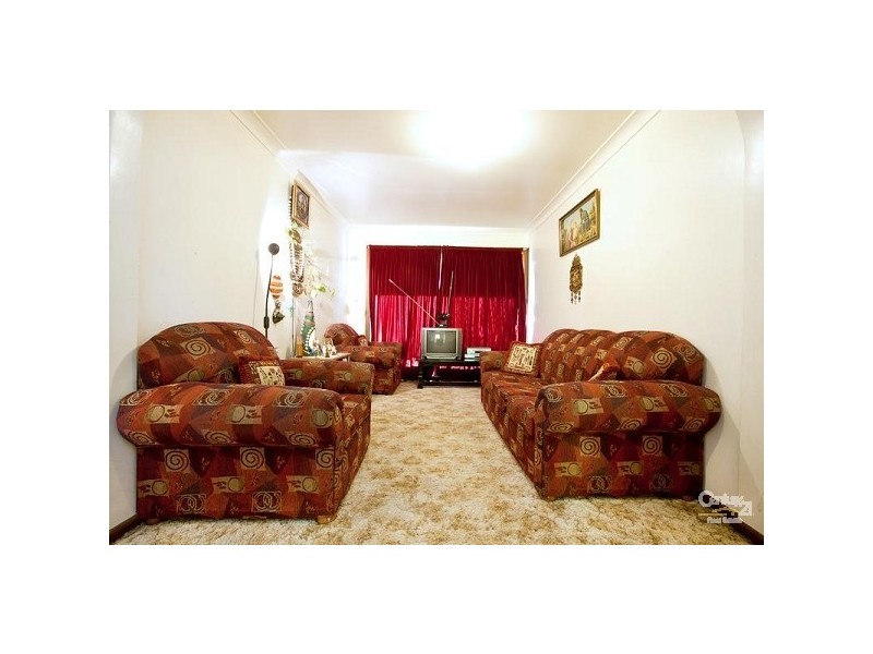 6 Broadmeadow Street, St Johns Park NSW 2176