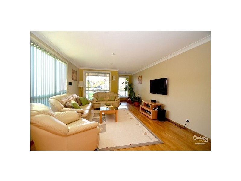 28B Whitsunday Cct, Green Valley NSW 2168