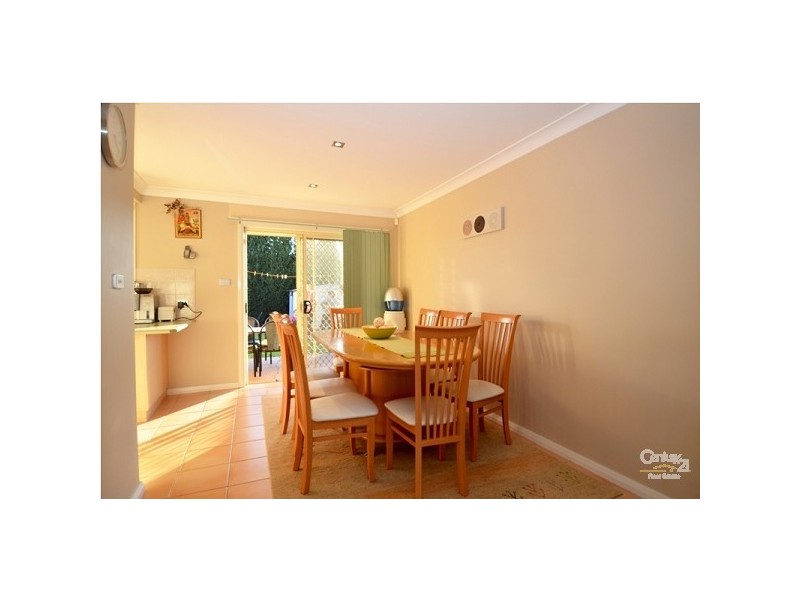 28B Whitsunday Cct, Green Valley NSW 2168