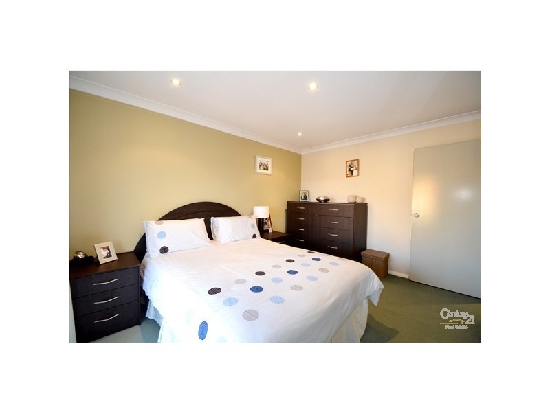 28B Whitsunday Cct, Green Valley NSW 2168