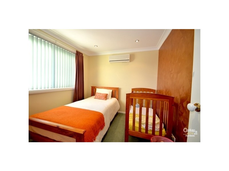 28B Whitsunday Cct, Green Valley NSW 2168