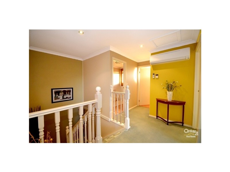 28B Whitsunday Cct, Green Valley NSW 2168