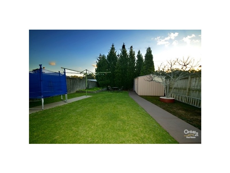 28B Whitsunday Cct, Green Valley NSW 2168