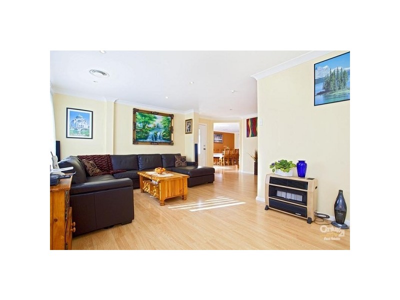 220 Cockatiel Cct, Green Valley NSW 2168