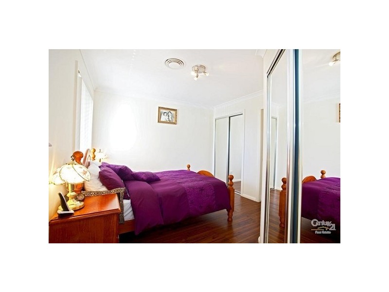 220 Cockatiel Cct, Green Valley NSW 2168