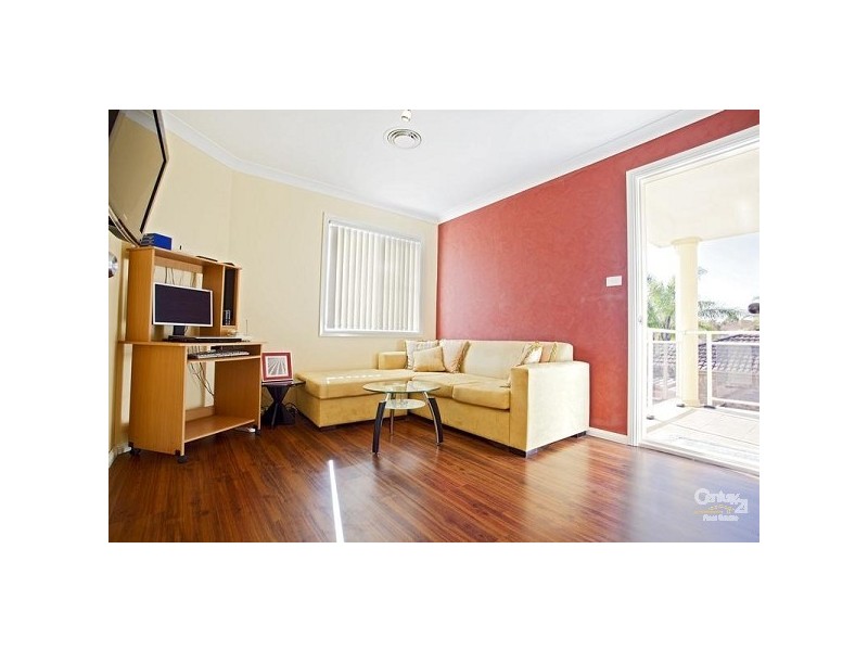 220 Cockatiel Cct, Green Valley NSW 2168