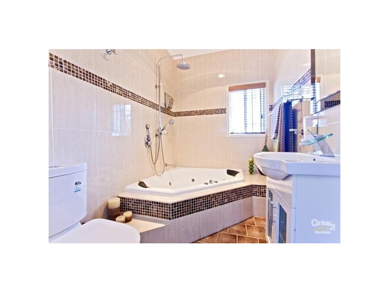 10 Knight St, Lansvale NSW 2166