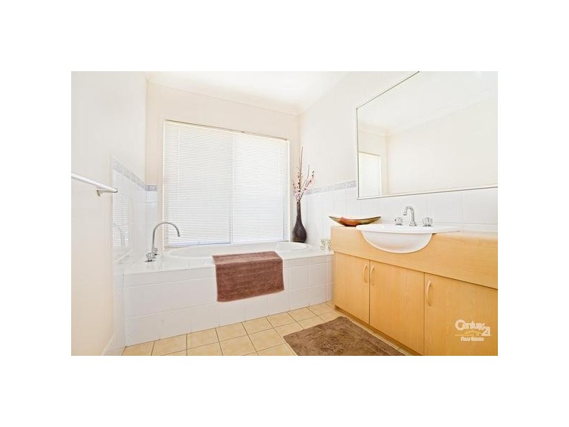 6 Hallen Place, West Hoxton NSW 2171