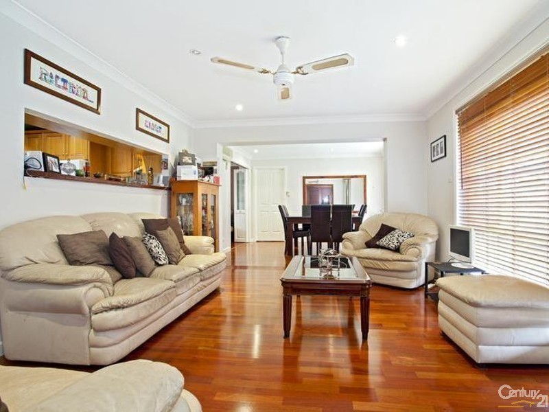 4 Geelong Crescent, St Johns Park NSW 2176
