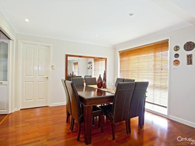 4 Geelong Crescent, St Johns Park NSW 2176