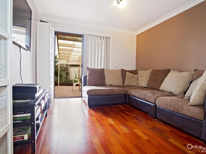 4 Geelong Crescent, St Johns Park NSW 2176